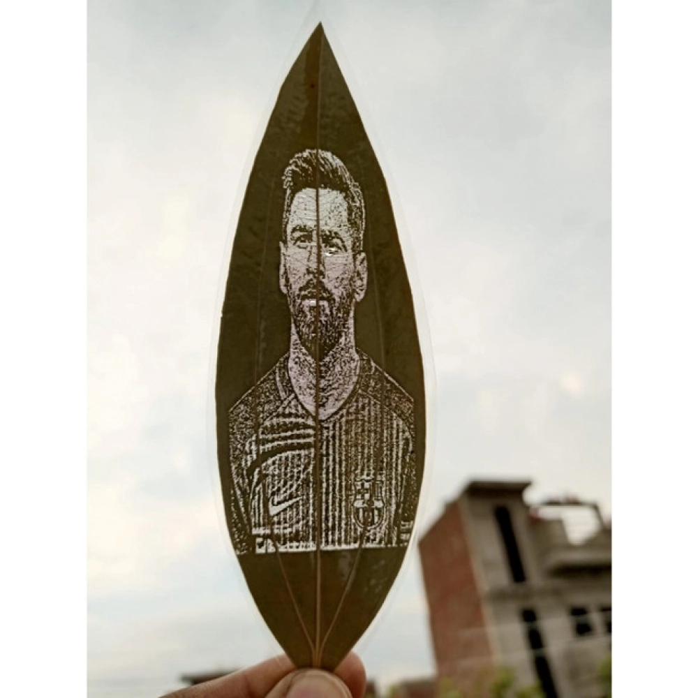 Generic Custom Engraved Leaf Art – Football Player Portrait on Natural Leaf